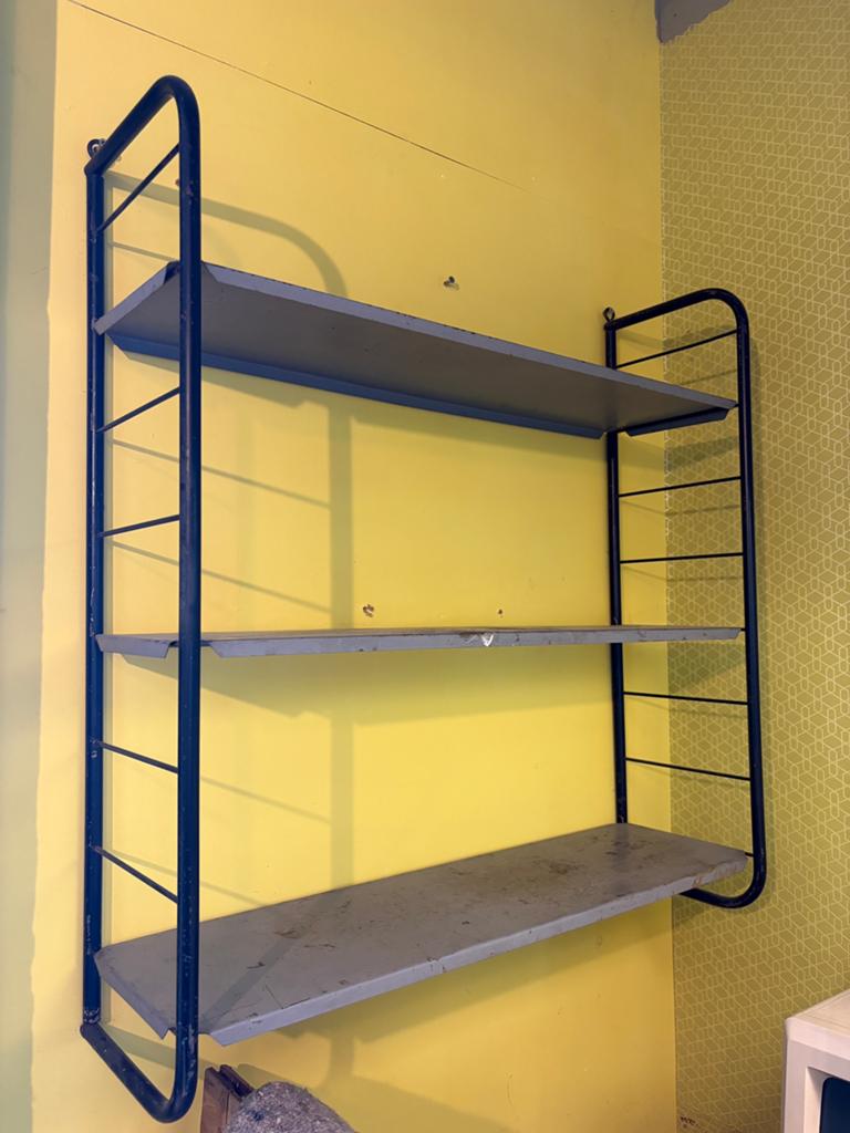 Vintage Tomado metalen wandrek met 3 planken, Ophalen, Gebruikt