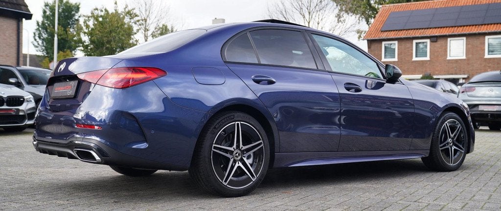 Mercedes-Benz C-klasse 300 e star Edition AMG Line Plus | Pa, Auto's, Mercedes-Benz, Automaat, 4 cilinders, Blauw, Plug-in hybride