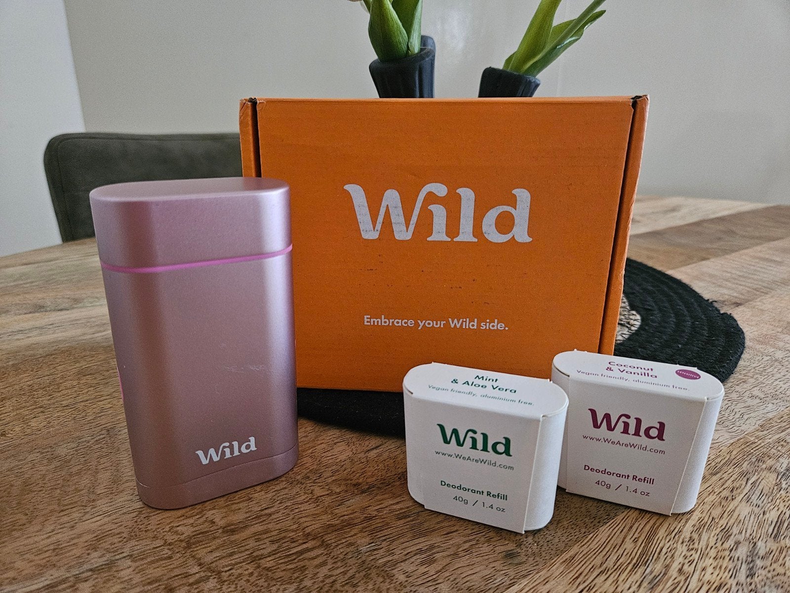 Wild Deodorant Houder met 2 Nieuwe Navullingen, Ophalen of Verzenden, Nieuw, Deodorant of Bodyspray