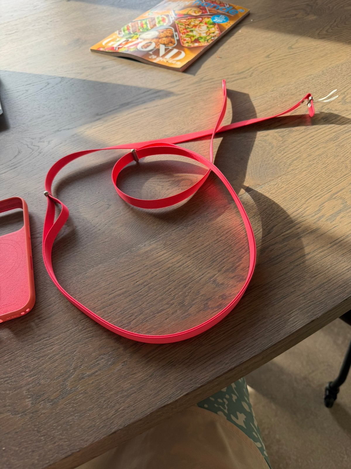 Te koop hoesje en schouderkoord voir iphone 17 pro, Telecommunicatie, Draadloos opladen, Hoesje of Tasje, Ophalen of Verzenden