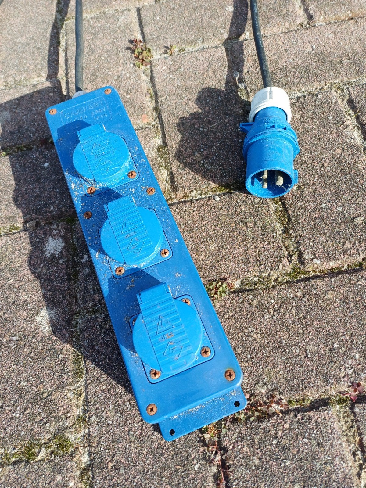 CAMPART CEE verlengkabel met 3 stopcontacten, 25m, Ophalen of Verzenden, Zo goed als nieuw