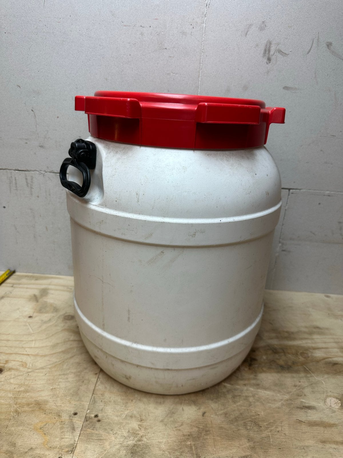 CurTec 7055 Kunststof Vat met Rode Deksel - Made in Holland, Ophalen, Gebruikt