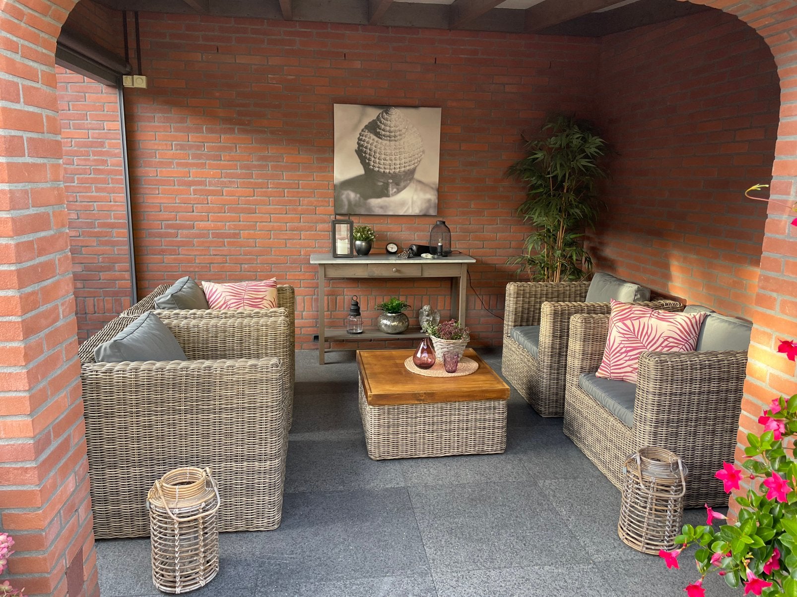 Luxe lounge set van 4 stoelen en tafel, Ophalen, Zo goed als nieuw, Kunststof, Zonder ramen