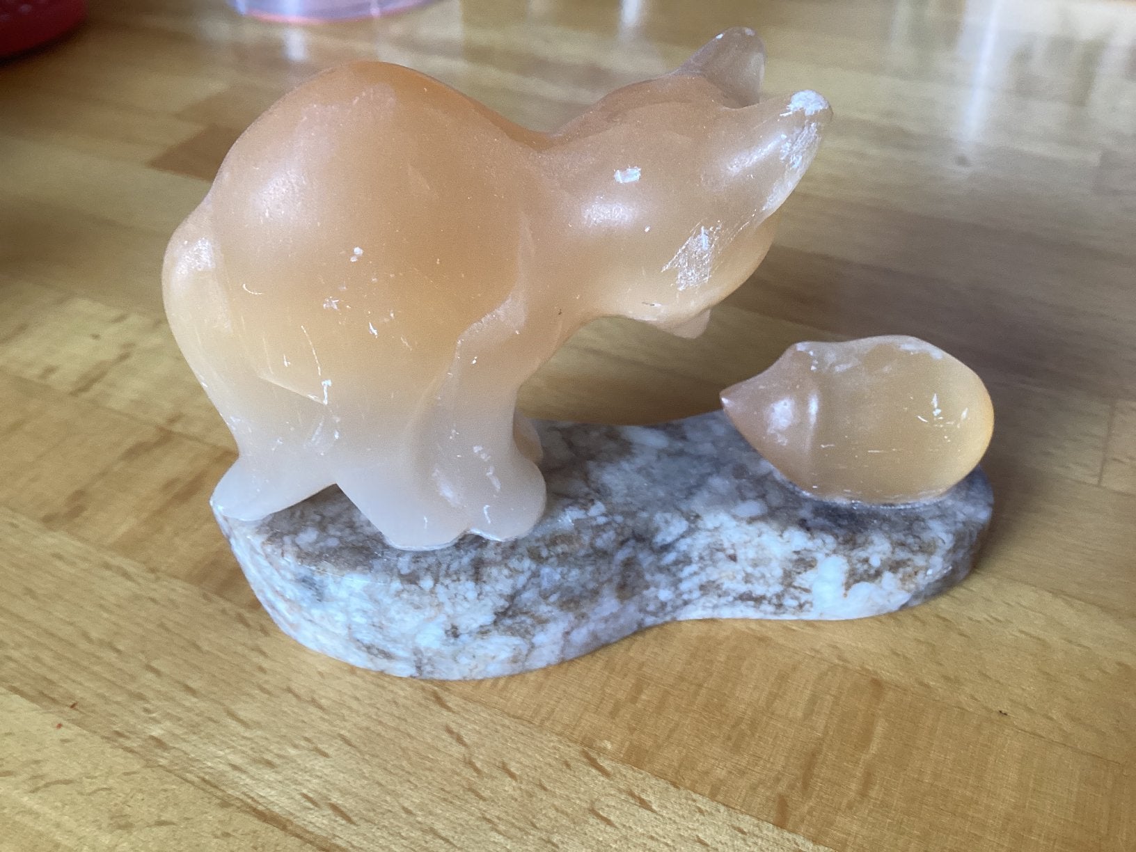 Vos met egel // speksteen / hoog 6.5x9.5 cm, Ophalen of Verzenden, Zo goed als nieuw, Dier