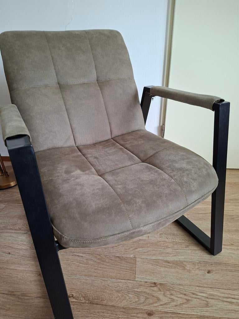 Mooie zitkamerstoel in goede staat en mooie kleur, Huis en Inrichting, Stoelen, Ophalen, Overige kleuren, Zo goed als nieuw, Stof