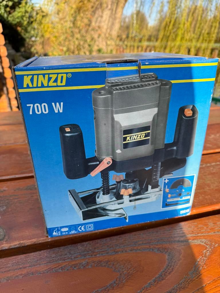 Kinzo Bovenfrees 700W met frezenset, Ophalen of Verzenden, Gebruikt, Elektrisch, Bovenfrees