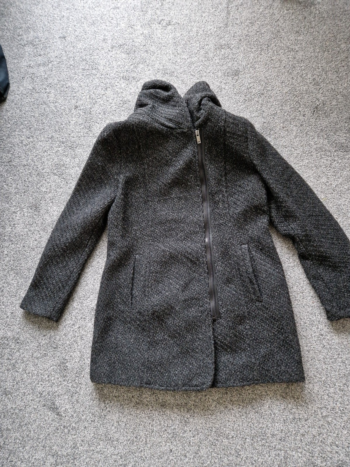 M&S TUSSENJAS ANTRACIET GRIJS MET CAPUCHON RITS MAAT 42, Maat 42/44 (L), Nieuw, Ophalen of Verzenden, Grijs