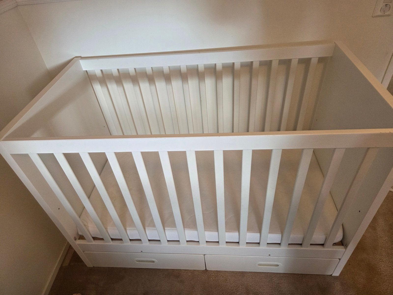 Wit ledikant met lades (Ikea), Kinderen en Baby's, Babywiegjes en Ledikanten, Ophalen of Verzenden, Zo goed als nieuw, Ledikant