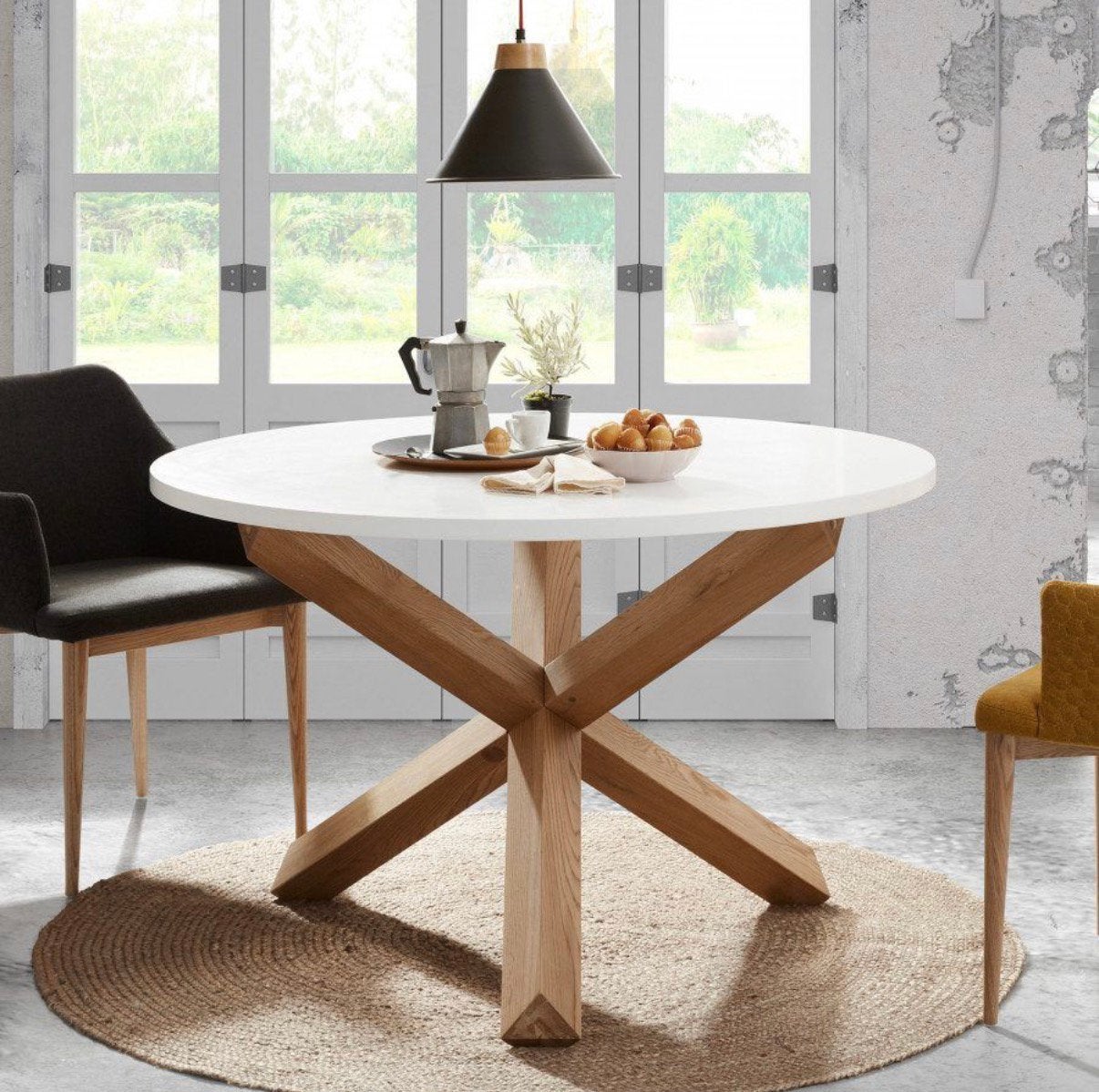 Lotus eettafel Ø120 cm met 4 bijpassende witte stoelen., Huis en Inrichting, Ophalen, Gebruikt, Vier personen, 100 tot 150 cm