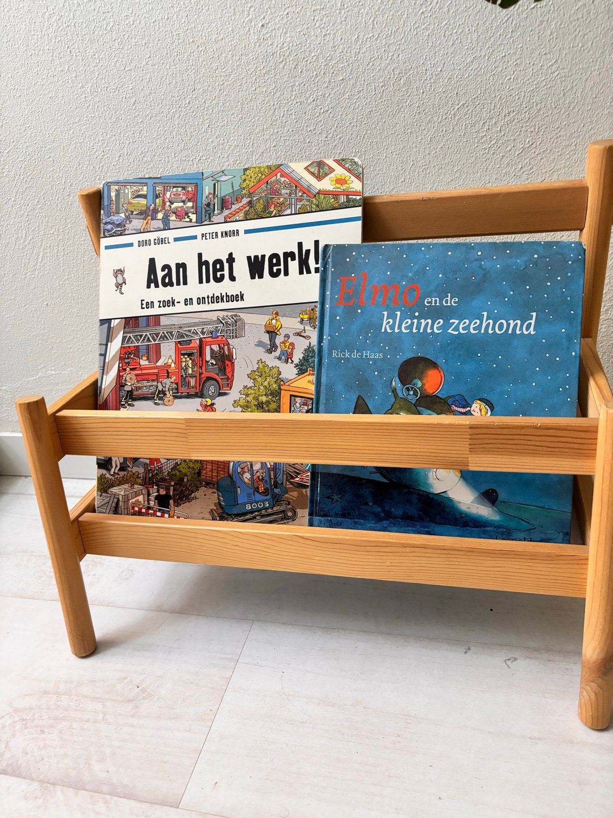Houten boekenrek voor kinderboeken, Ophalen, Gebruikt, Kast