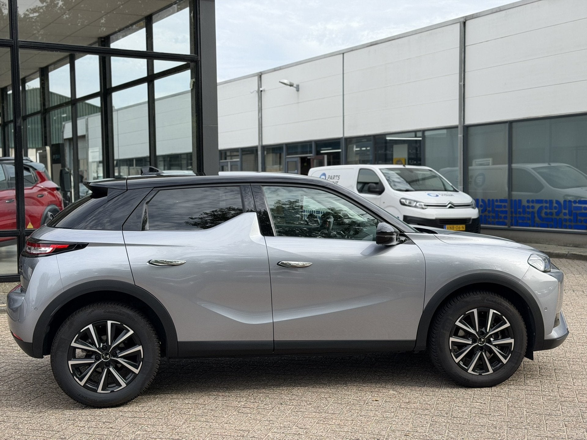 DS DS 3 Hybride 136pk Performance Line Automaat|Navigatie|Ca, Auto's, Gebruikt, 1199 cc, Leder en Stof, Origineel Nederlands