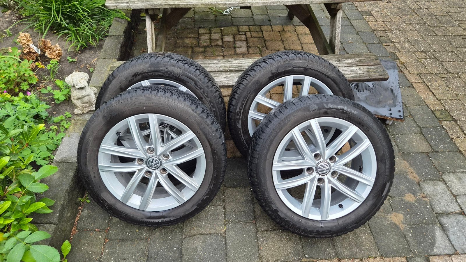 4 seasons op lichtmetalen velg 16"  VW GOLF 7      sportsvan, Auto-onderdelen, Ophalen, Gebruikt, 16 inch, Banden en Velgen