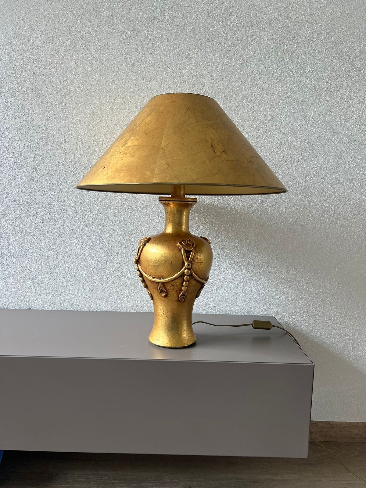 Gouden tafellamp met klassieke uitstraling, Antiek en Kunst, Ophalen of Verzenden