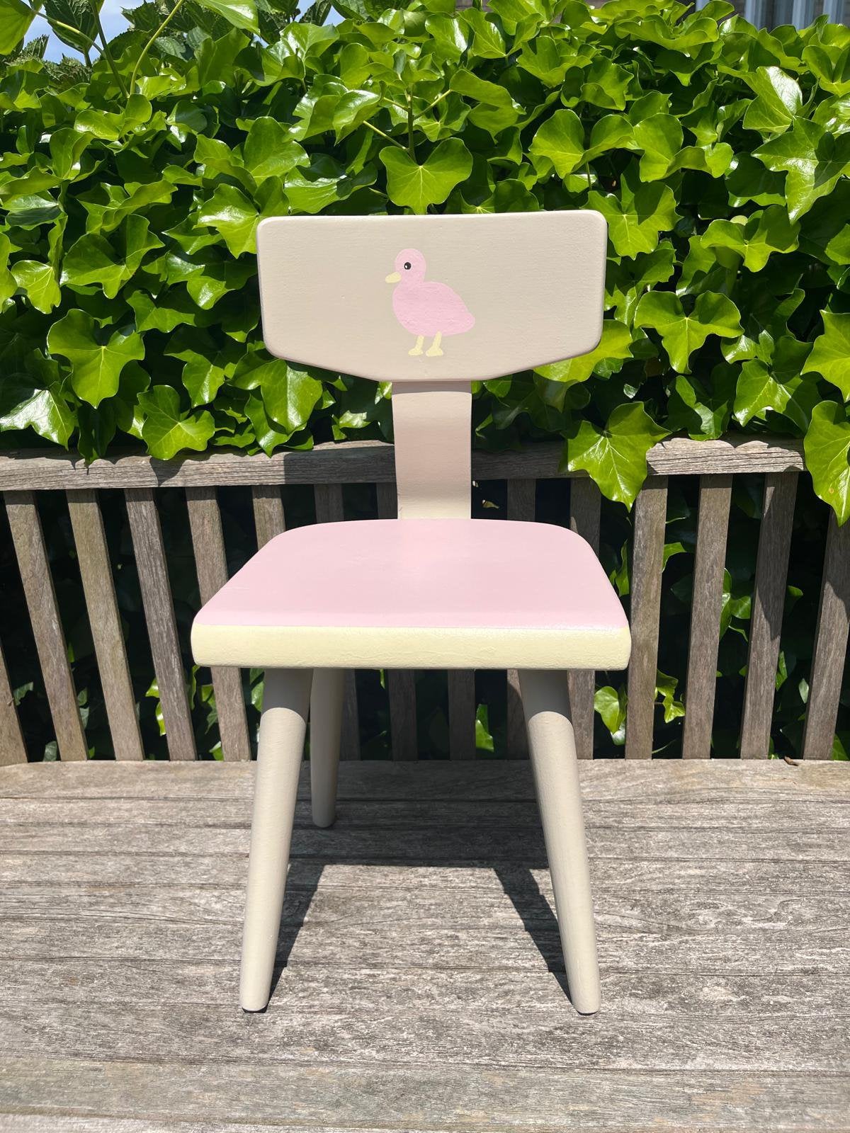 Handbeschilderd vintage kleuterstoeltje, Kinderen en Baby's, Kinderkamer | Tafels en Stoelen, Ophalen, Zo goed als nieuw, Stoel(en)
