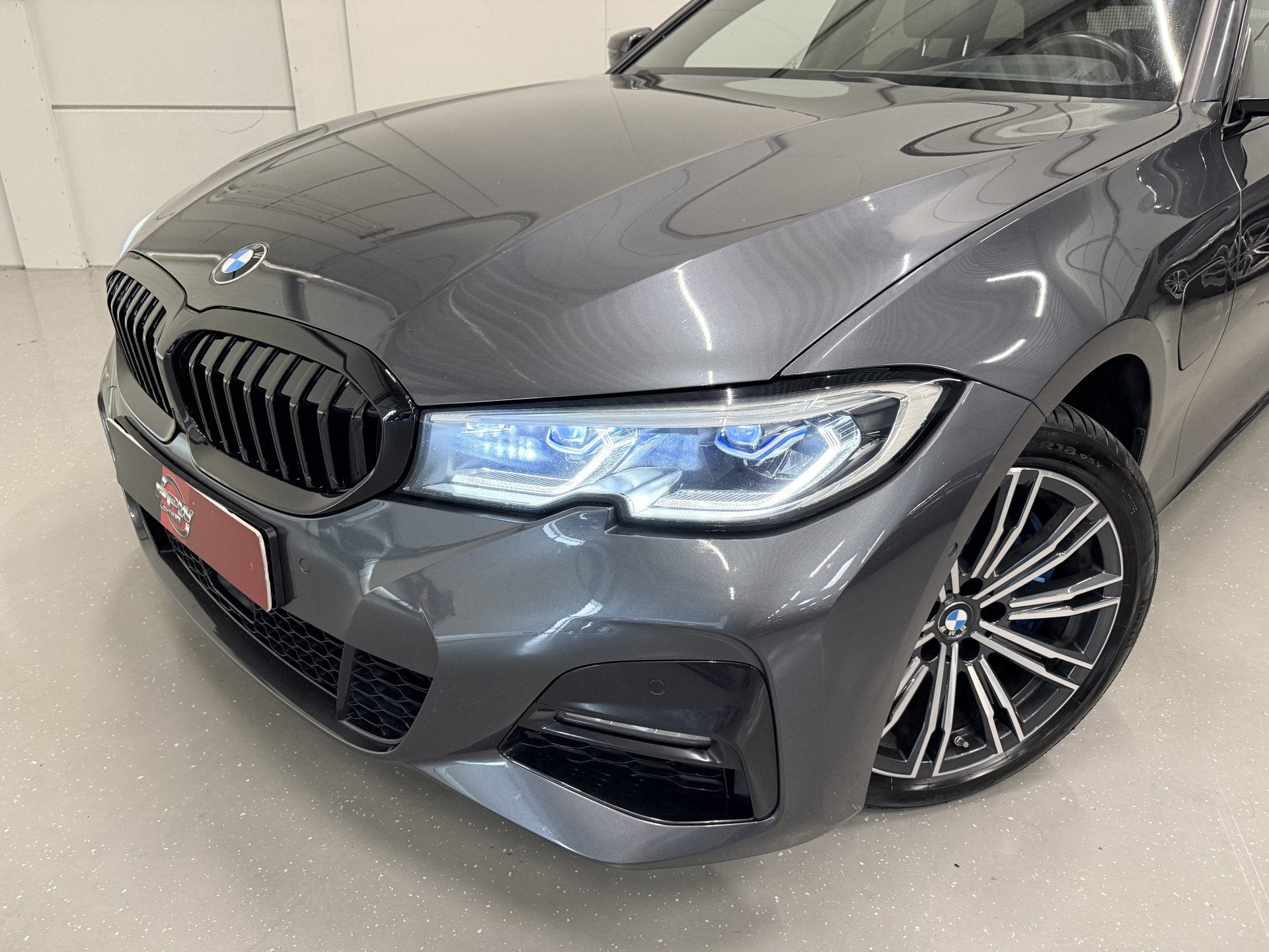 BMW 3 Serie Touring 330e M-Sport PANO/LASER/HEAD-UP/CAMERA/A, Auto's, Achterwielaandrijving, Gebruikt, Zwart, 4 cilinders