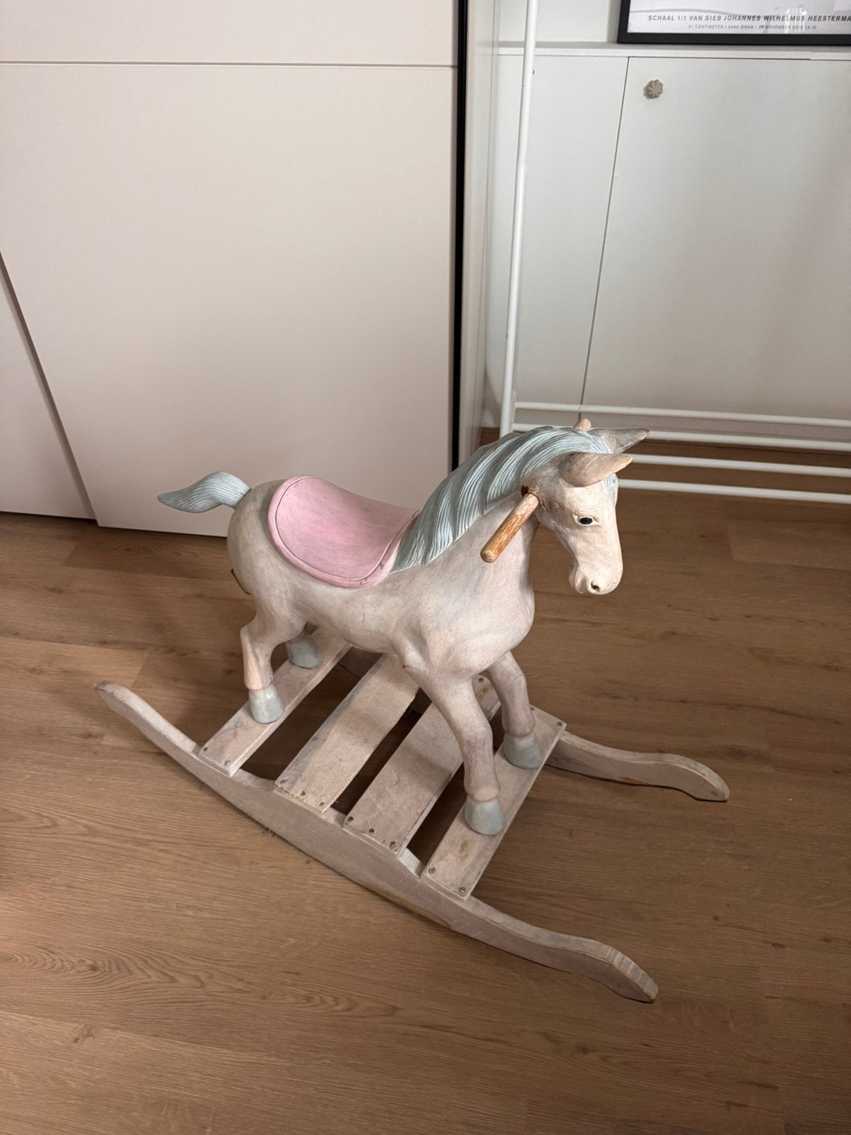 Massief houten hobbelpaard, Ophalen, Zo goed als nieuw