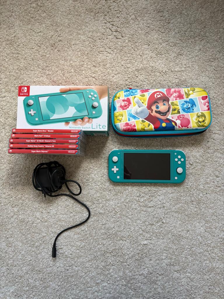 Nintendo Switch Lite met 5 spellen - Zo goed als nieuw, Spelcomputers en Games, 1 speler, Ophalen of Verzenden, Zo goed als nieuw