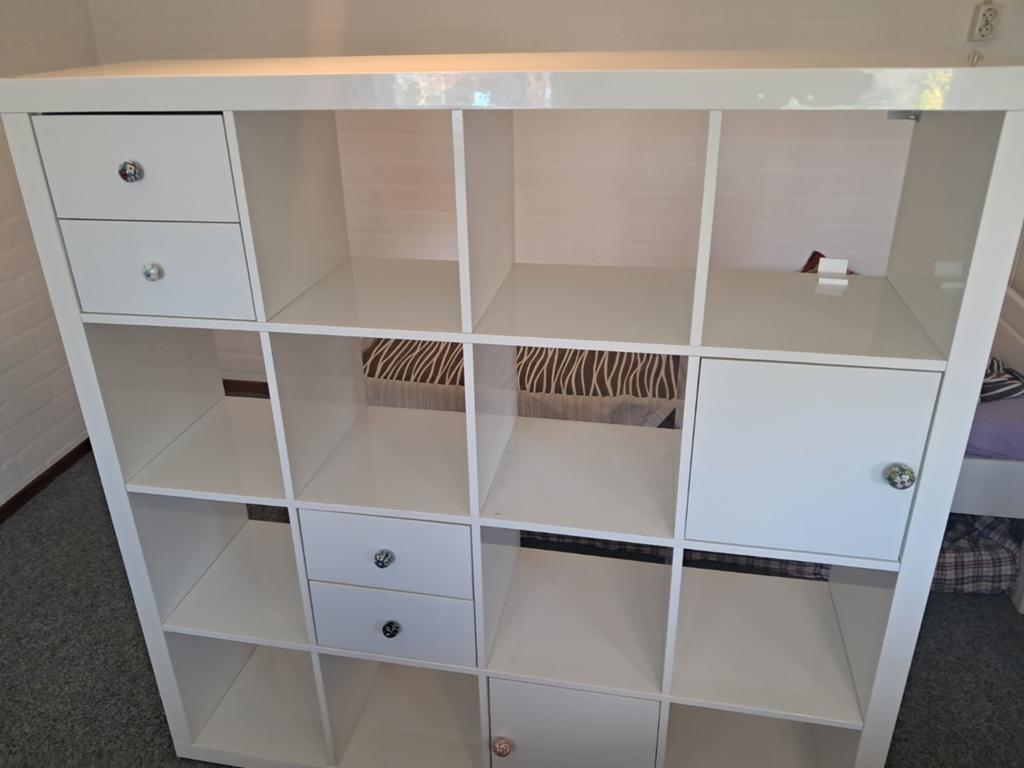 Witte Ikea Kast met Lades en Deuren - Veel Opbergruimte, Gebruikt, Ophalen of Verzenden, 25 tot 50 cm, Overige houtsoorten