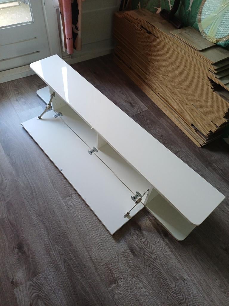 Zwevend / hangend TV meubel wit, Ophalen, 150 tot 200 cm, Zo goed als nieuw, Minder dan 100 cm