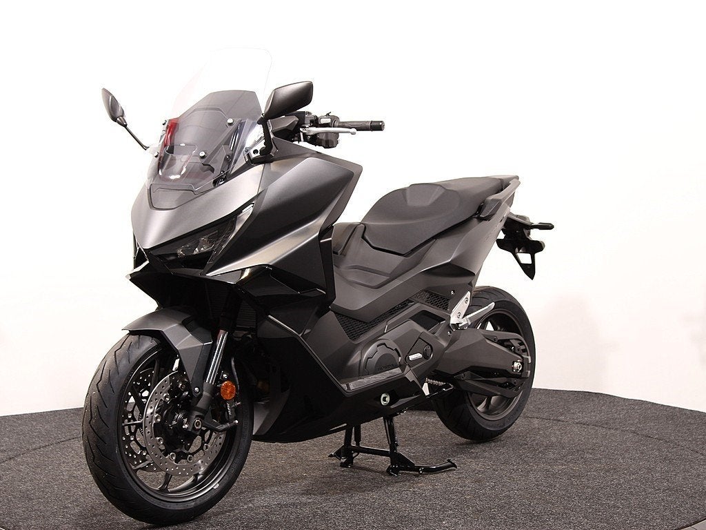 Honda Forza 750, Bedrijf, Scooter