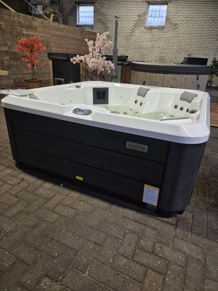 Jacuzzi Ultimate spa 004 Compleet met cover,lift,trap, Ophalen of Verzenden, Nieuw, Trap, Vast