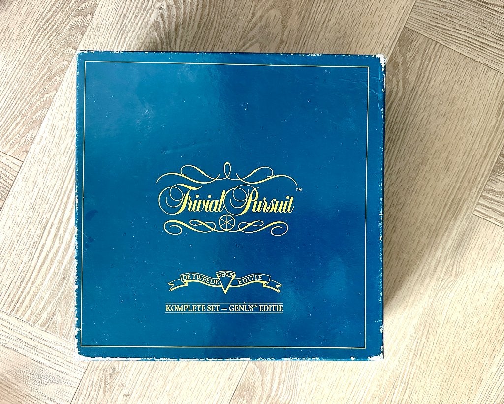 Trivial pursuit in goede staat en compleet, Hobby en Vrije tijd, Gezelschapsspellen | Bordspellen, Ophalen of Verzenden, Zo goed als nieuw