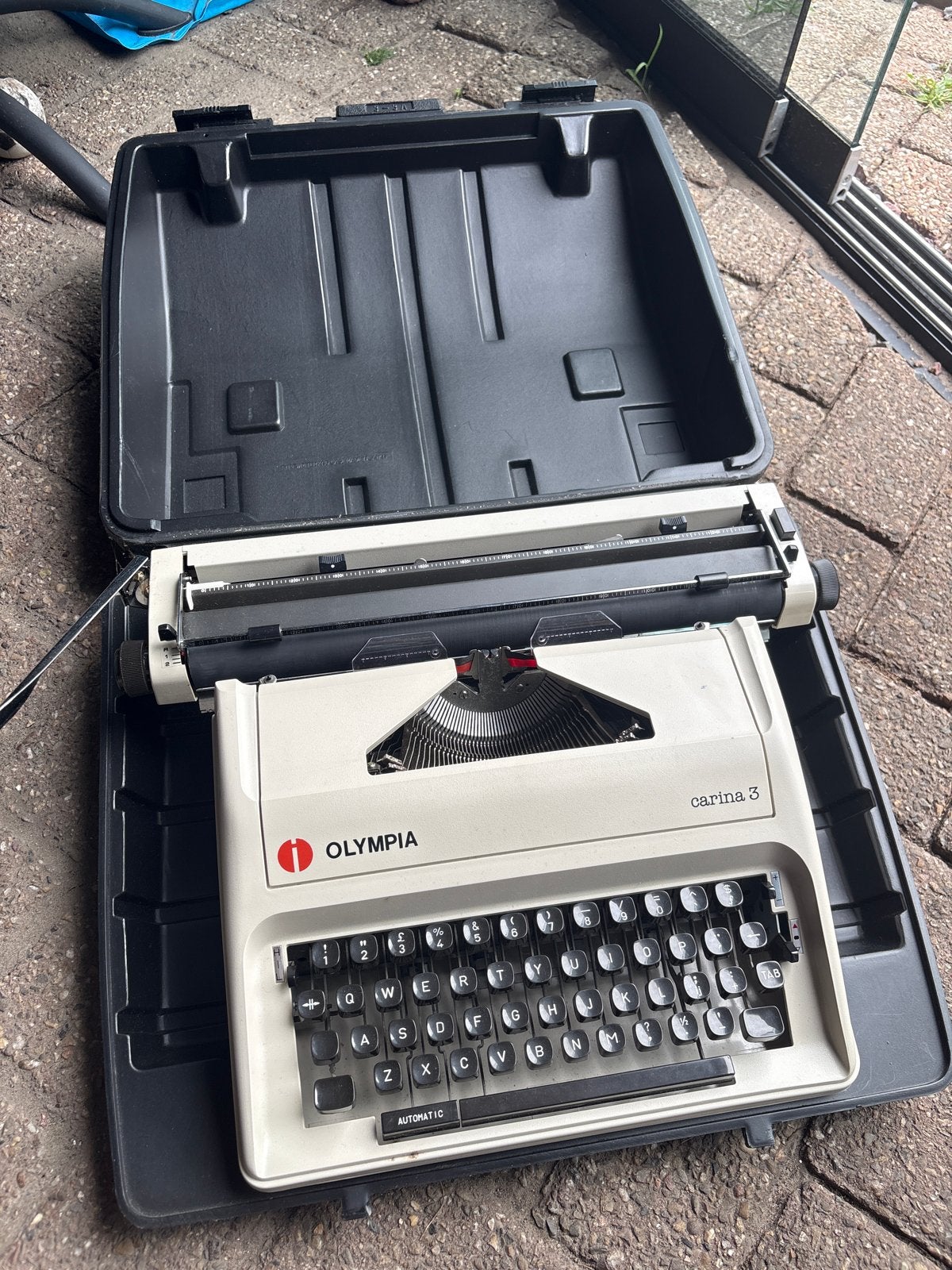 Olympia schrijfmachine Carina 3, Ophalen