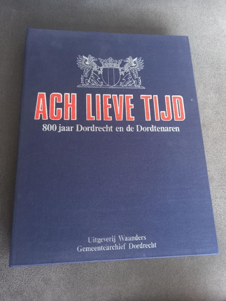 Ach Lieve Tijd 800 jaar Dordrecht en de Dordtenaren., Ophalen of Verzenden, Tweede Wereldoorlog, Zo goed als nieuw