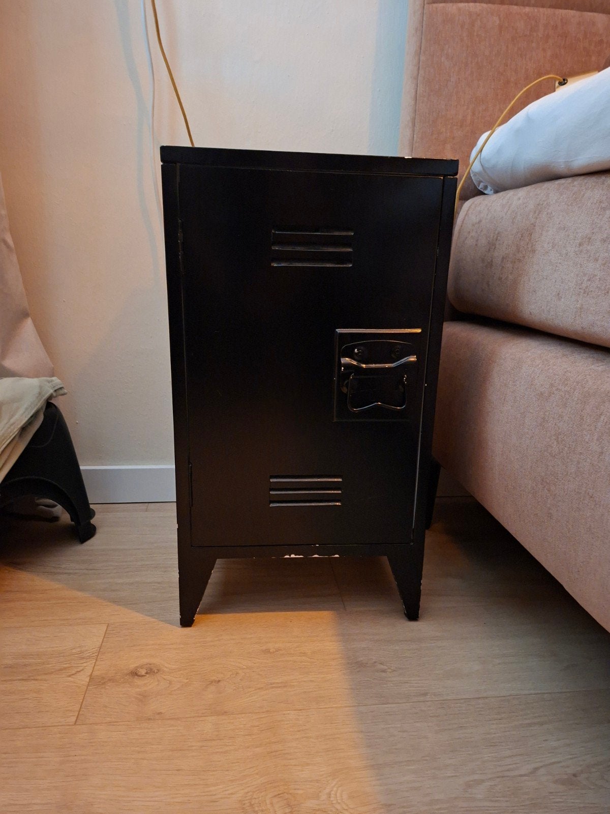 Zwart metalen nachtkastje/lockers, Ophalen, Gebruikt, Industrieel, Modern