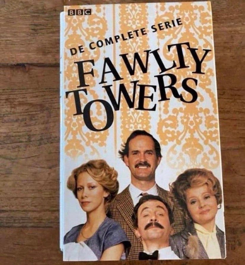 Fawlty Towers – Complete VHS Boxset, Cd's en Dvd's, Engels, Alle leeftijden, Boxset, Ophalen of Verzenden
