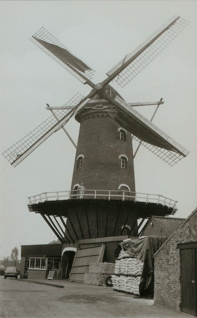 Megen molen Desiré 1976, Ophalen of Verzenden, 1960 tot 1980, Ongelopen, Noord-Brabant