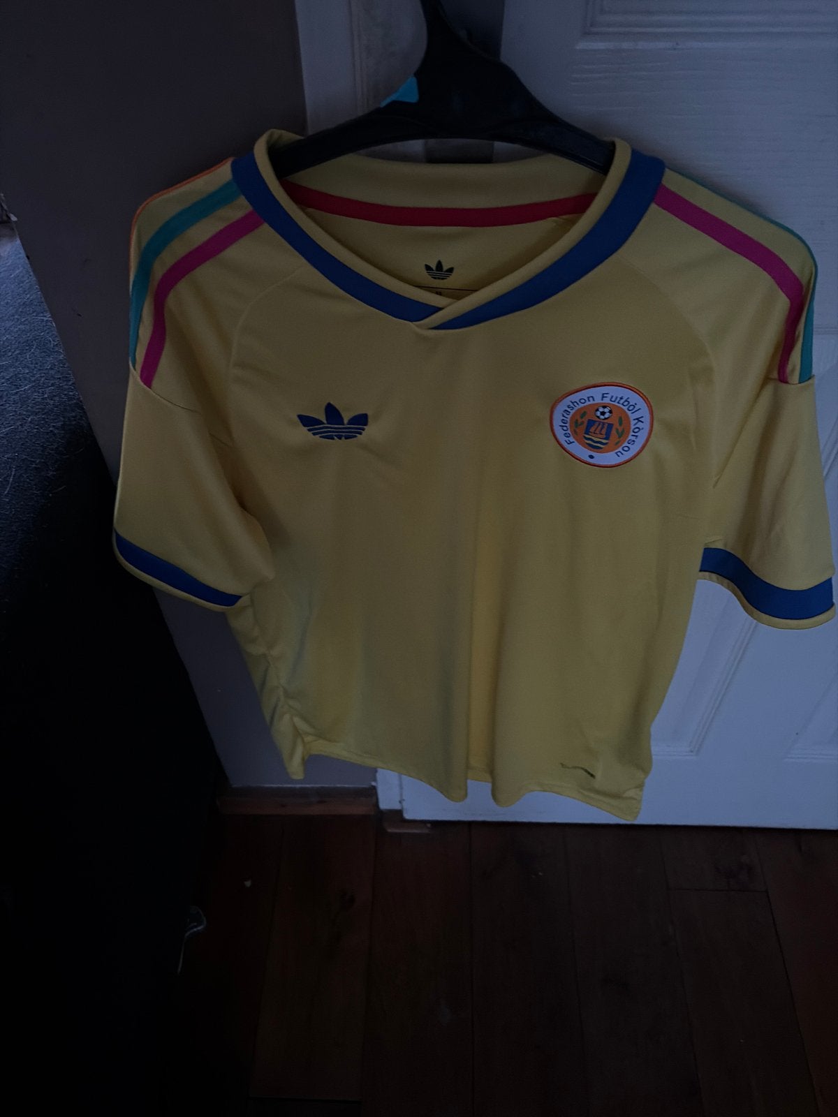 Curaçao Uitshirt Maat M, Maat 48/50 (M), Geel, Ophalen of Verzenden, Zo goed als nieuw