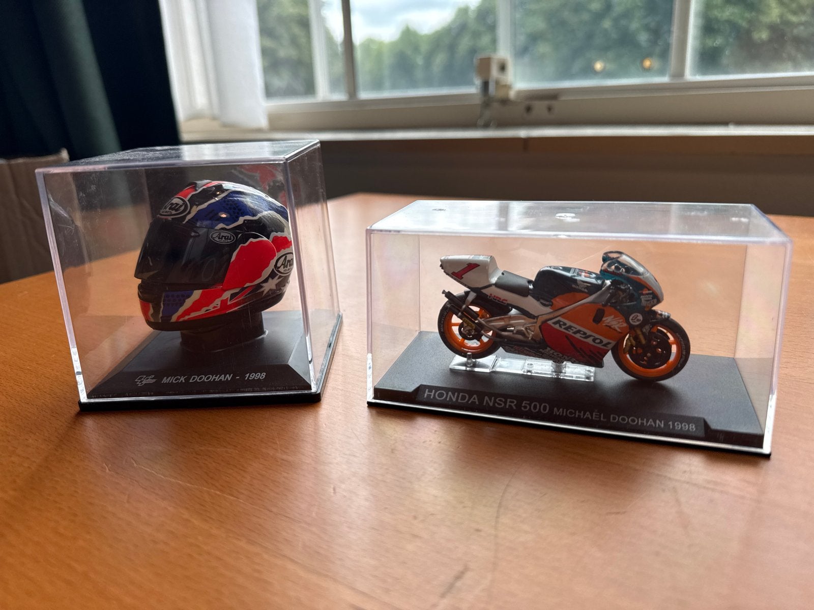 Mick Doohan Honda NSR 500 en Helm Schaalmodellen, Verzenden, Zo goed als nieuw, 1:32 tot 1:50