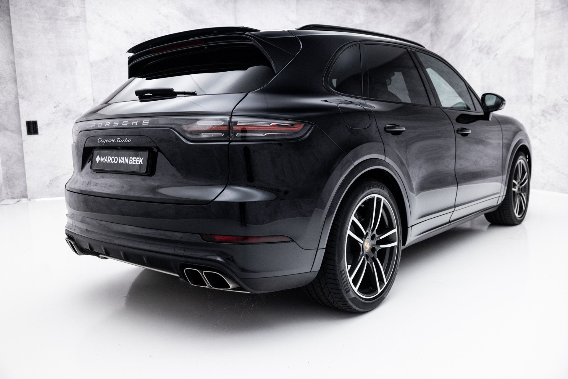 Porsche Cayenne 4.0 Turbo | Pano | Luchtvering | Soft Close, Auto's, Porsche, Automaat, Gebruikt, Zwart, Leder