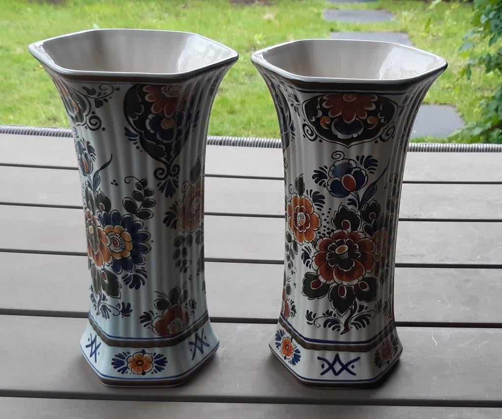 Set van 2 polychroom Delfts Blauw aardewerk vazen, Antiek en Kunst, Ophalen of Verzenden
