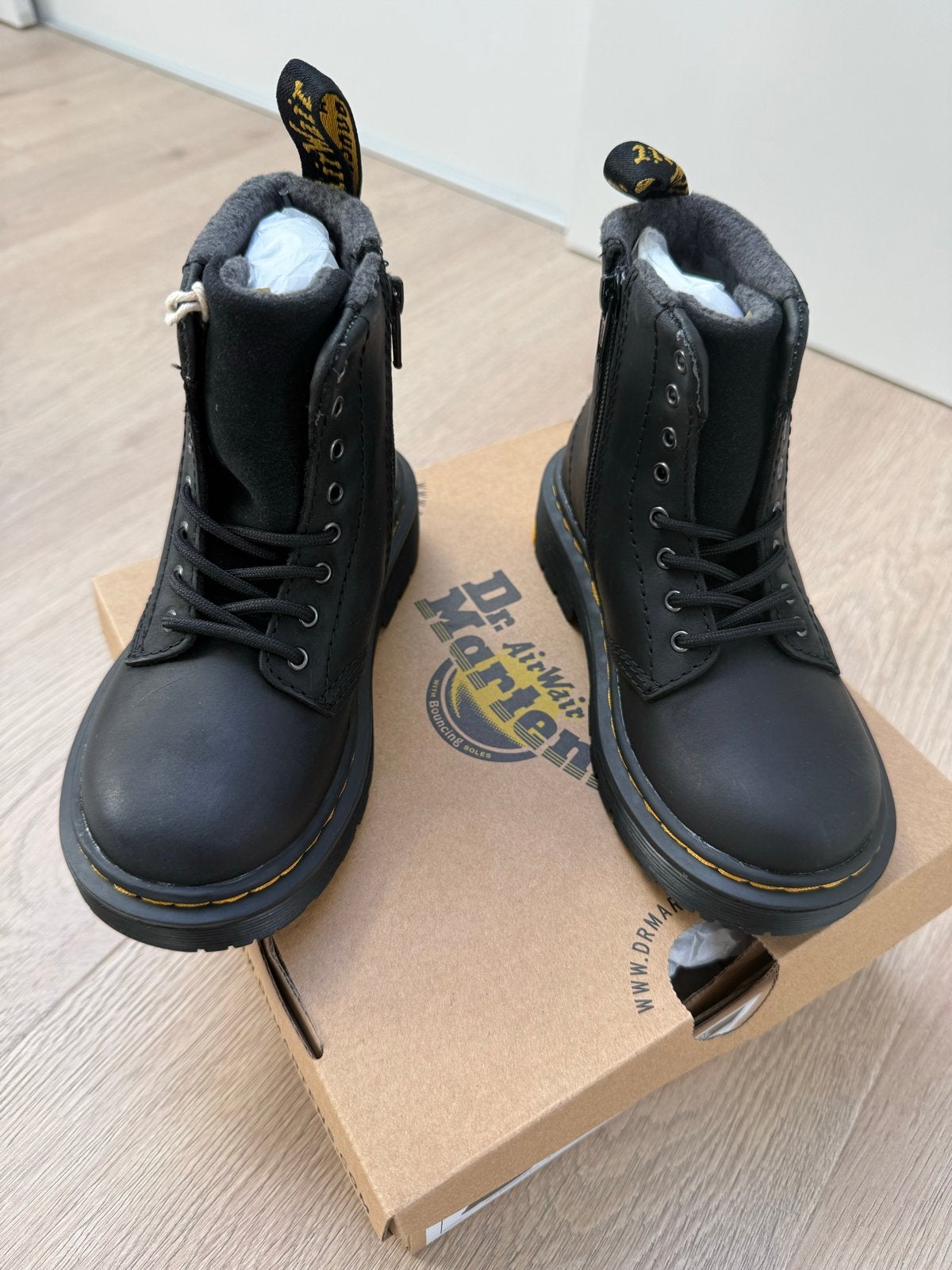 Nieuwe Dr. Martens winterboots maat 26, Ophalen of Verzenden, Nieuw, Jongen of Meisje, Laarzen