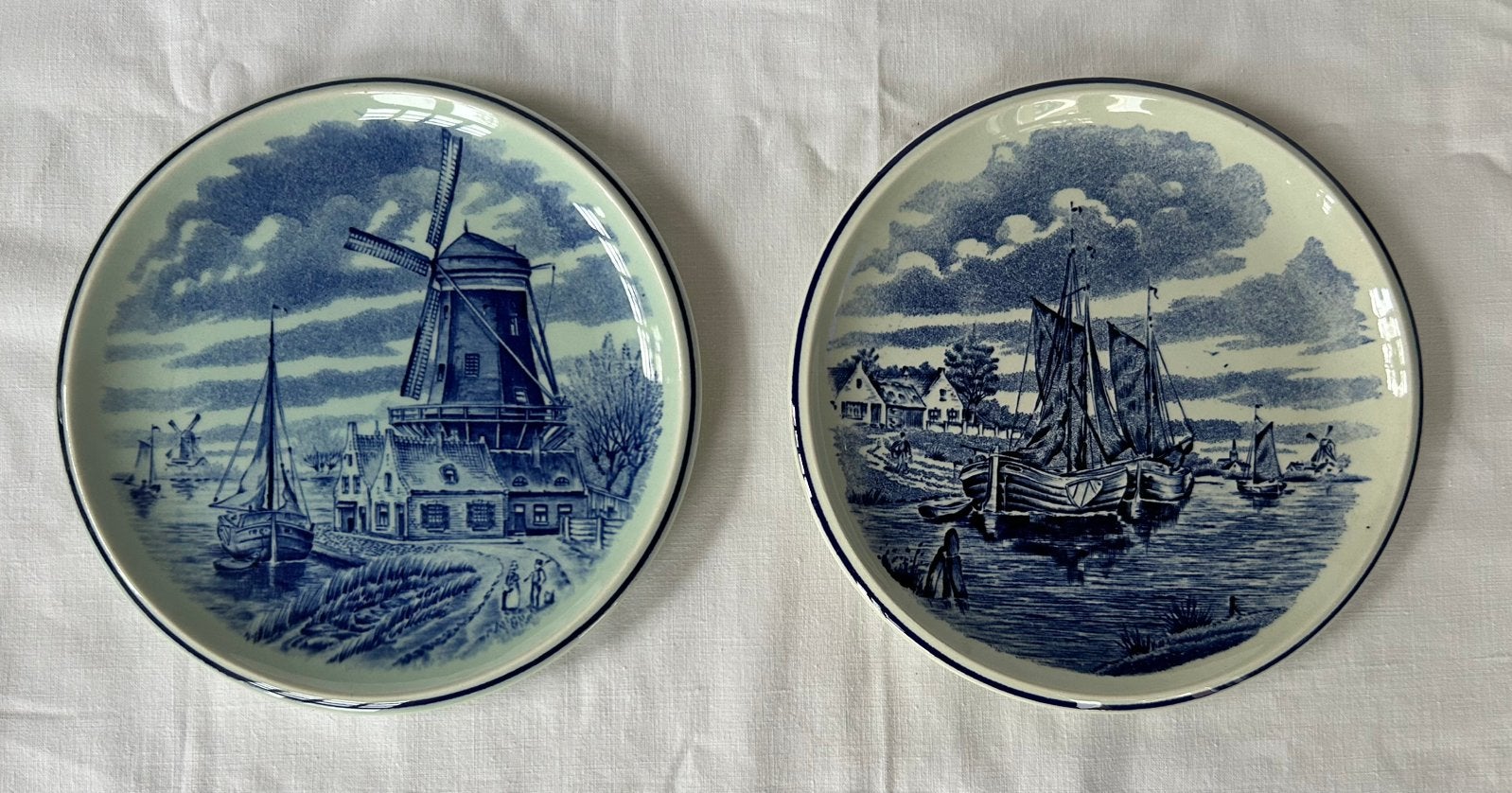 Twee vintage Delfts blauwe borden van Boch Belgium, Antiek en Kunst, Antiek | Wandborden en Tegels, Ophalen of Verzenden