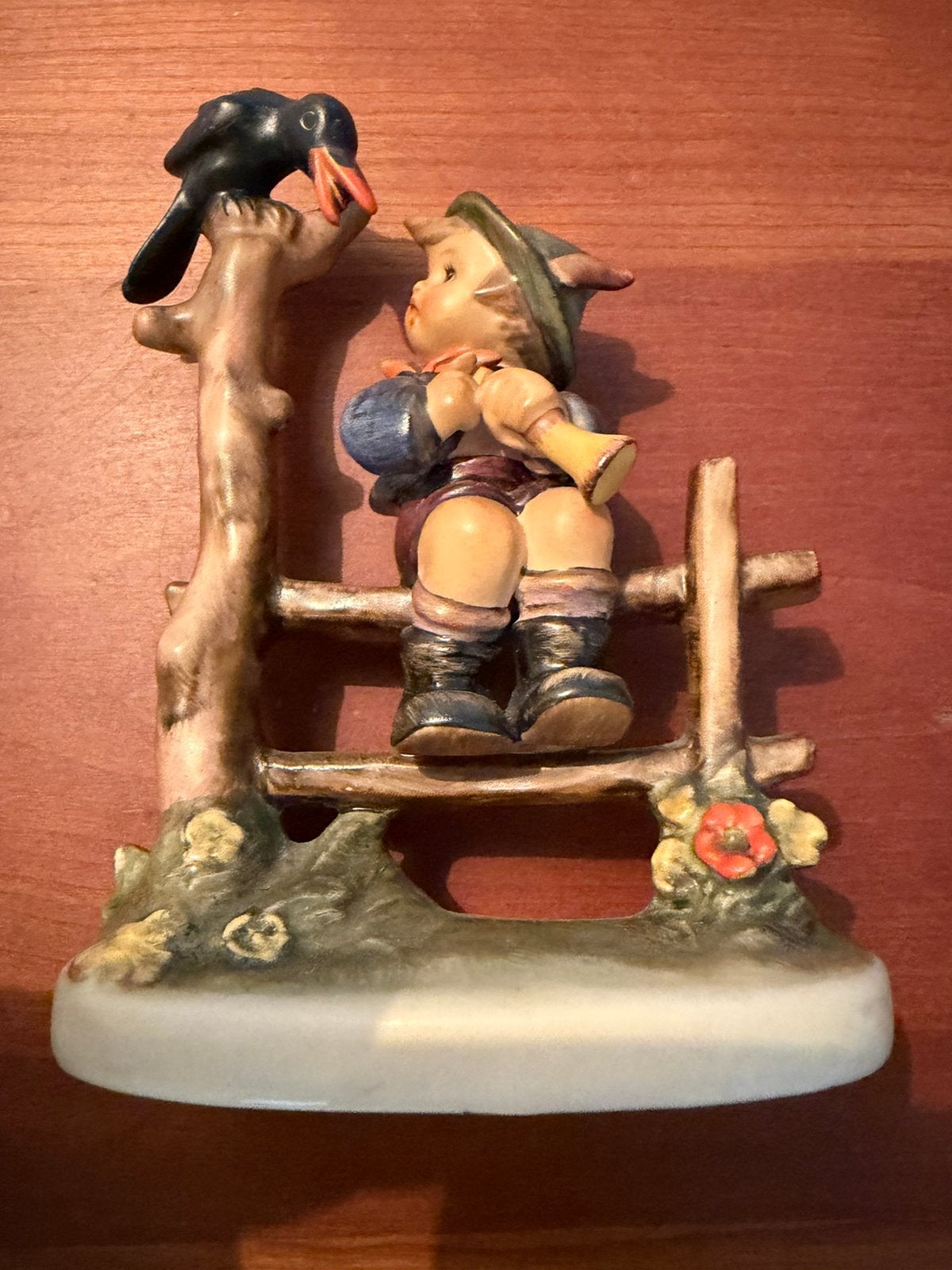 Goebel Hummel 342 Mischief Maker – Jongen met kraai op hek, Ophalen of Verzenden, Zo goed als nieuw, Hummel