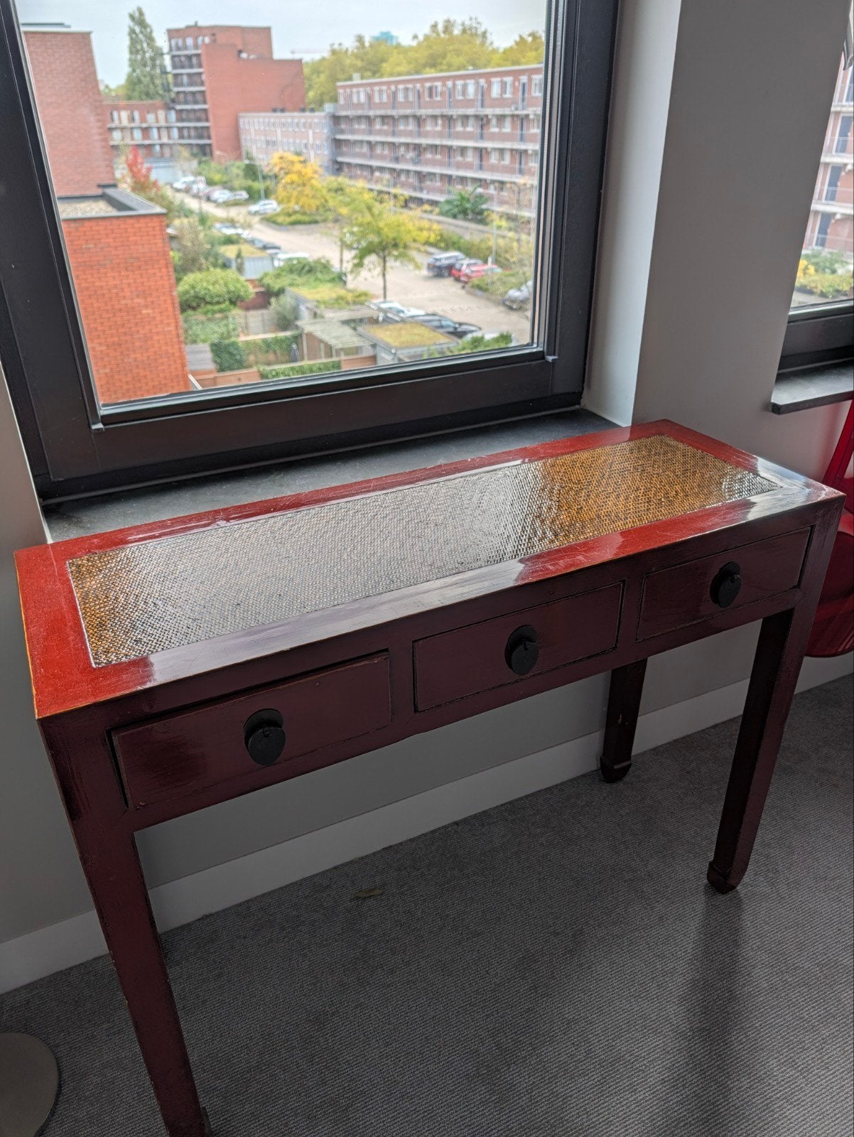 Rode bijzettafel met 3 lades in oosterse stijl, Ophalen, Gebruikt, Oosters, 75 cm of meer