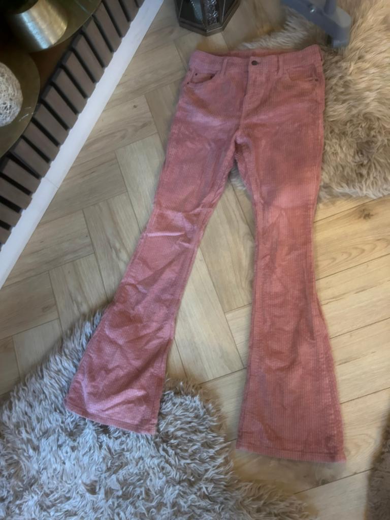 Mooie en NIEUWE roze wijde pijpen broek, Ophalen of Verzenden, Nieuw, Meisje, Broek