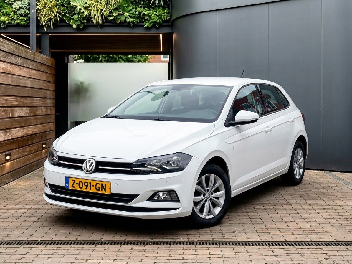 Volkswagen Polo 1.0 TSI Highline CAMERA|PDC|ECC|STOELVERWARM, Auto's, Voorwielaandrijving, 40 €/maand, Wit, Handgeschakeld