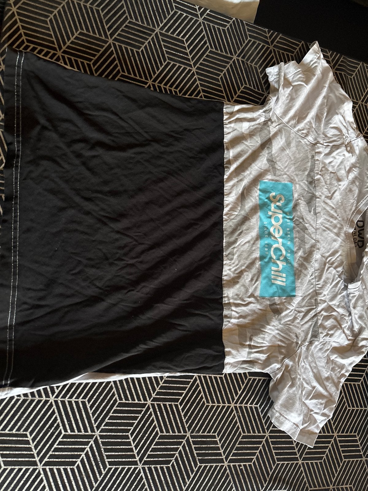 Super Chill T-shirt Zwart Wit Leger - Zo goed als nieuw, Ophalen, Zo goed als nieuw, Overige maten, Zwart