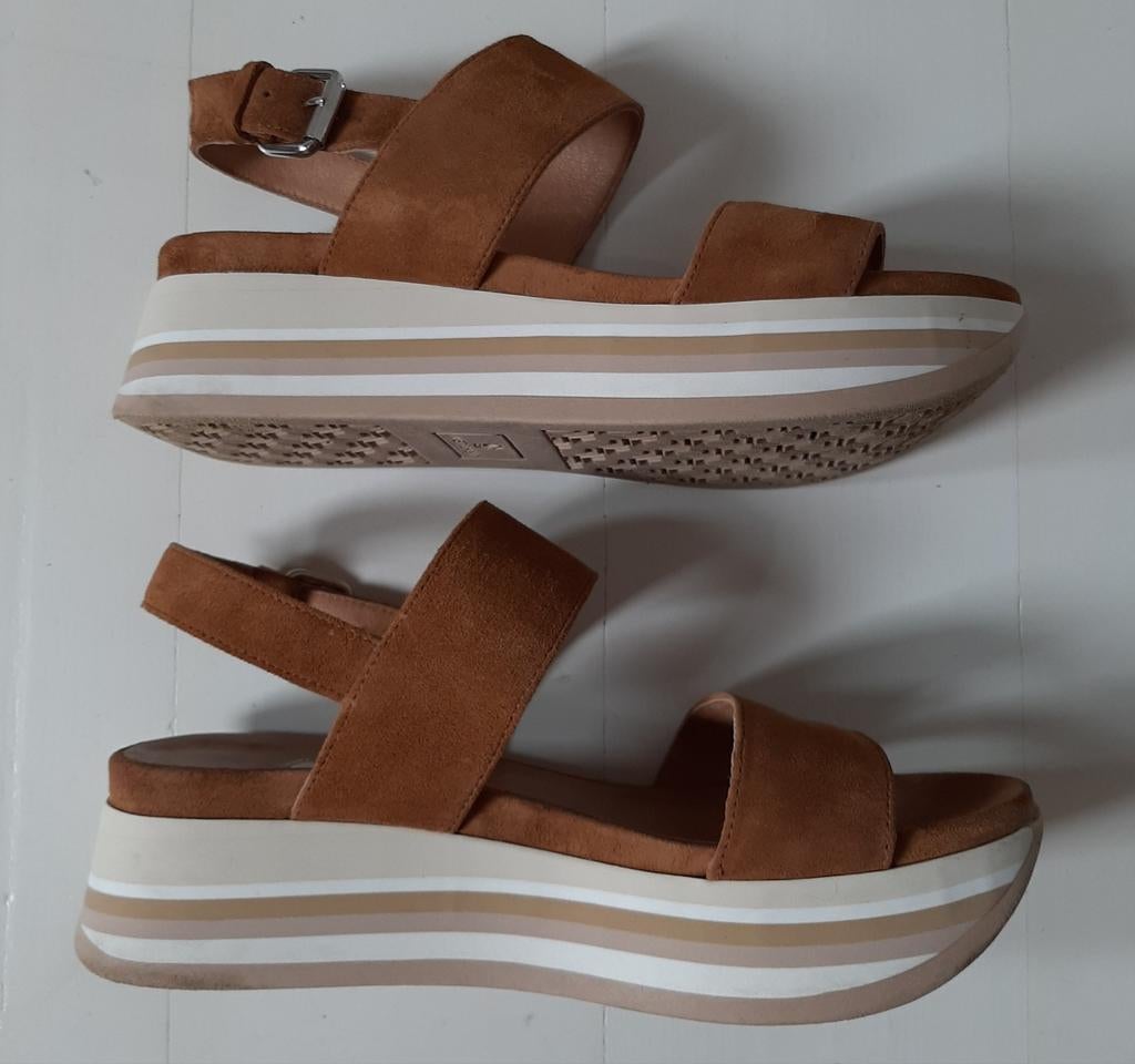 Suède platform sandalen van Janet Sport, maat 39., Bruin, Zo goed als nieuw, Janet Sport, Sandalen of Muiltjes