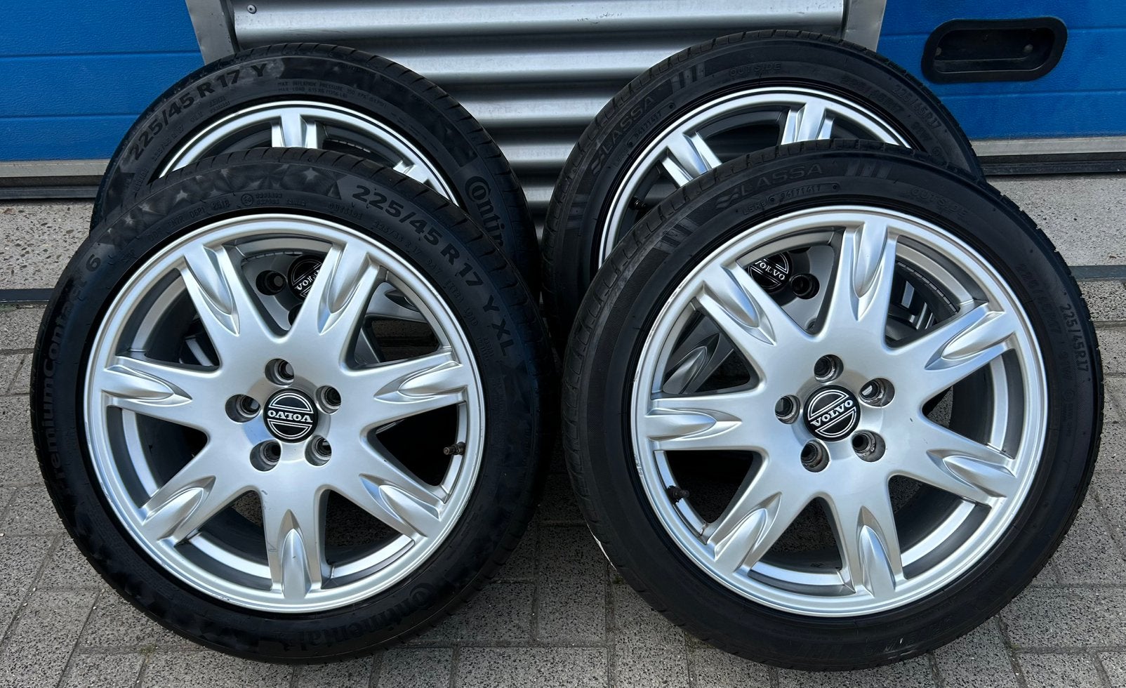 Nette 17 inch Volvo velgen 225-45-17 zomerbanden S60,V70,S80, Banden en Velgen, 17 inch, Ophalen of Verzenden, Zomerbanden