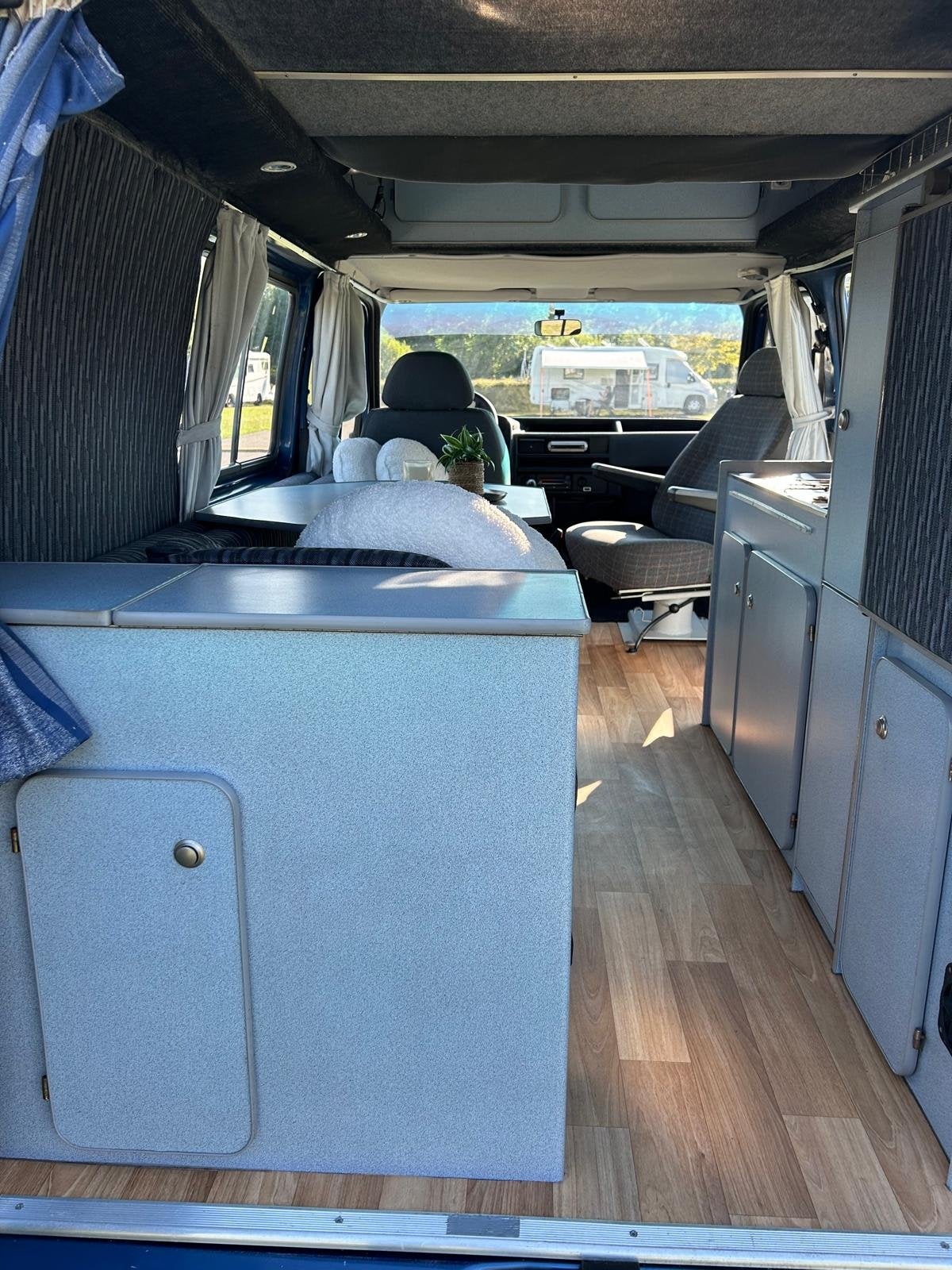 Foto 29 van Ford TRANSIT 80D ORINELE FABRIEKS BUSCAMPER 4 SLAAP PLAATSEN