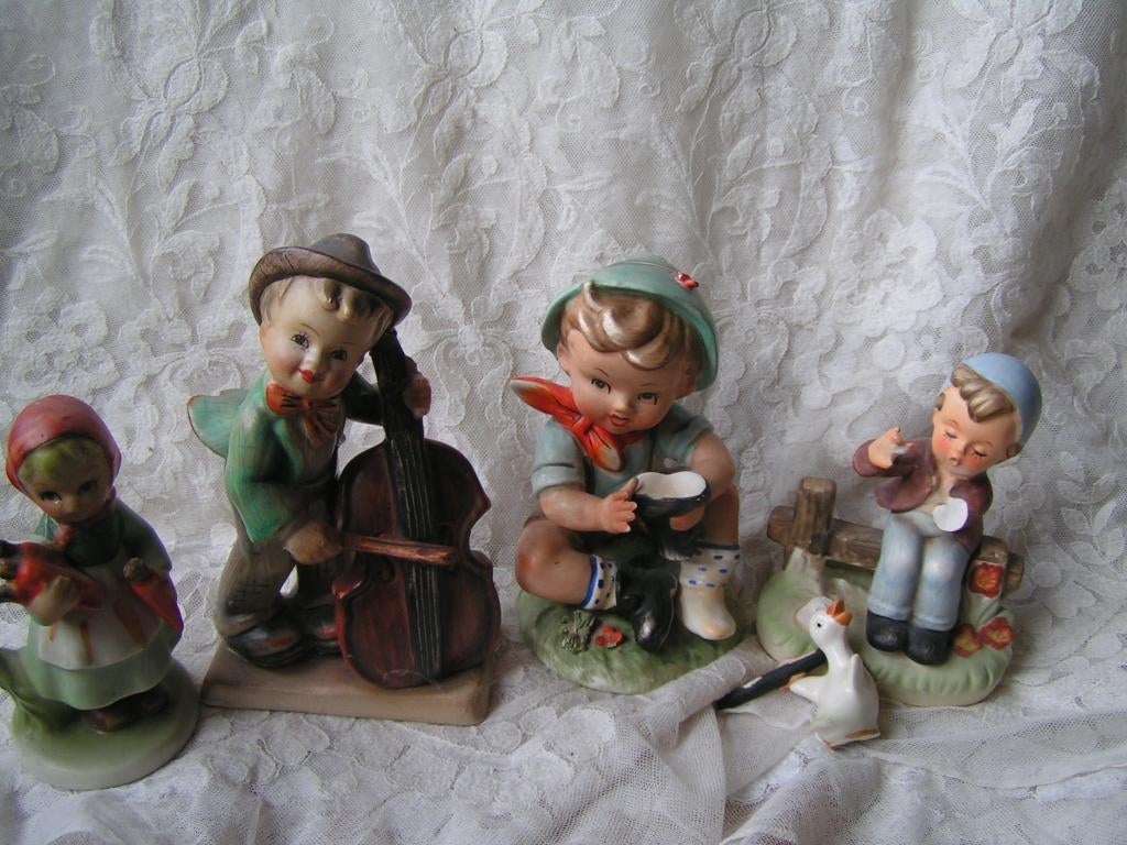 4 beeldjes Hummel look alike nr WW 374, Verzamelen, Beelden en Beeldjes, Verzenden, Zo goed als nieuw, Overige typen