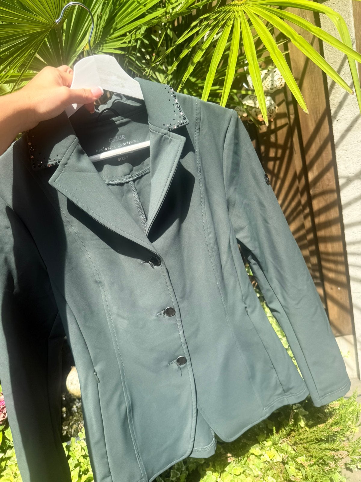QUUR wedstrijdjasje groen, Dieren en Toebehoren, Ophalen of Verzenden, Zo goed als nieuw, Dressuur, Bovenkleding