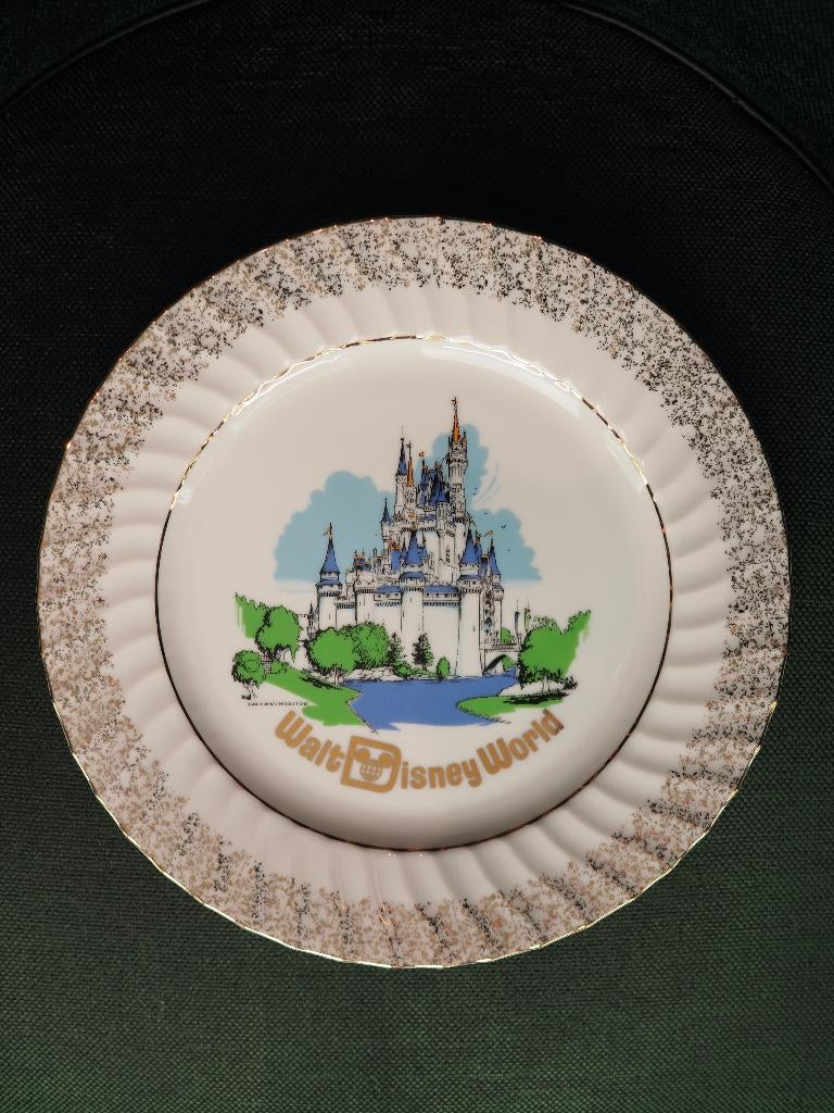 Walt Disney world keramiek wandbord made in Japan jaren 70, Verzamelen, Disney, Ophalen of Verzenden, Overige figuren, Zo goed als nieuw