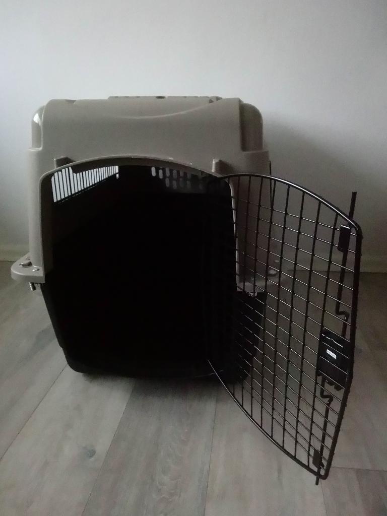 IATA Transportbox hond L tot 23KG kunststof zwart/ beige, Dieren en Toebehoren, Transportboxen, Ophalen, Zo goed als nieuw