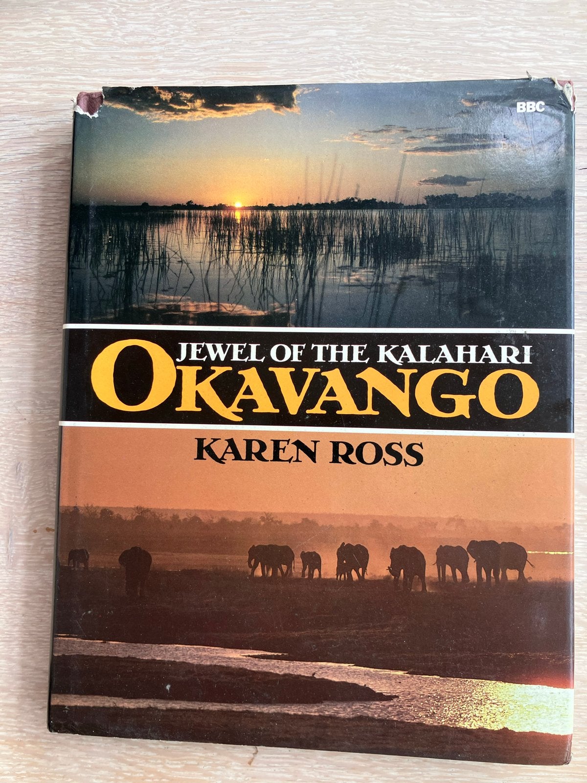 Okavango: Juweel van de Kalahari - Karen Ross (BBC), Boeken, Ophalen of Verzenden, Gelezen, Natuur algemeen